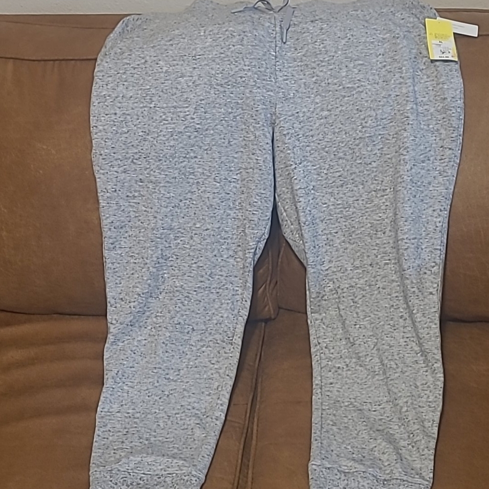 Gray speck black joggers